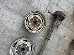 Essieu arrière + 2 jantes à 5 trous 15 M RS - FORD Taunus 12M (P6) - thumb-2