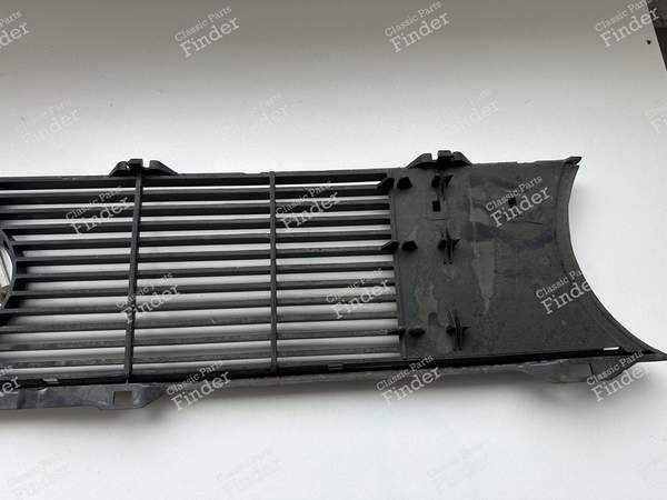 Grille de calandre deux phares - VOLKSWAGEN (VW) Golf I / Rabbit / Caddy / Jetta - 171853653M- 3