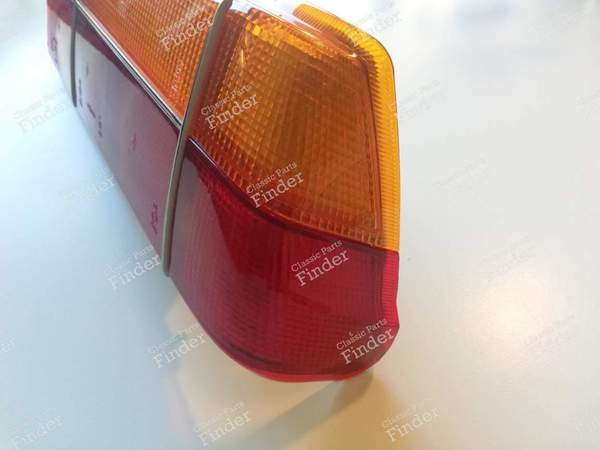 Feu arrière droit pour 305 phase 2 - PEUGEOT 305 - OEM: 6351.62 / 1120801- 4