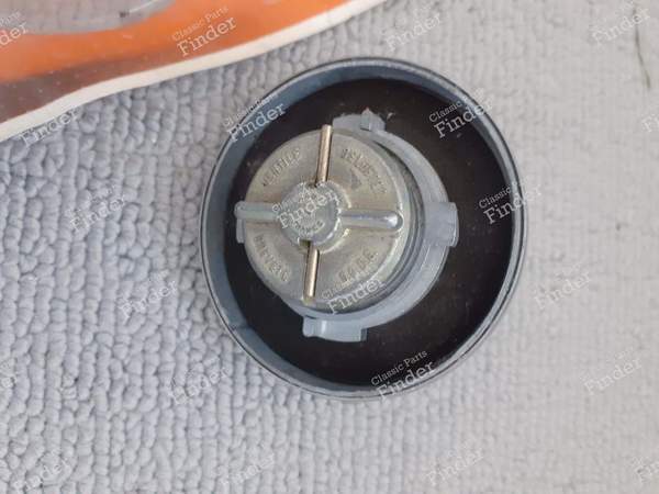 Bouchon de réservoir de carburant - NISSAN Cedric (P130) - ER214- 2