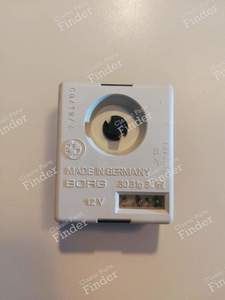 On-board clock - BMW 5 (E28) - 2/84/09 / 1367683- thumb-2