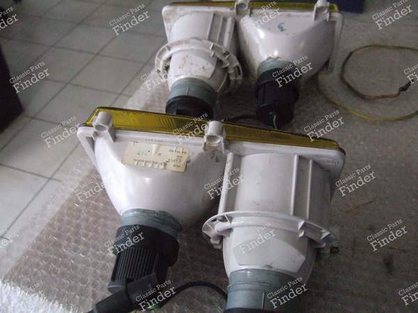 Scheinwerferpaar vorne links und rechts - FERRARI F40 - 1DL00560005 (L) / 1DL005600107 (R)- 1