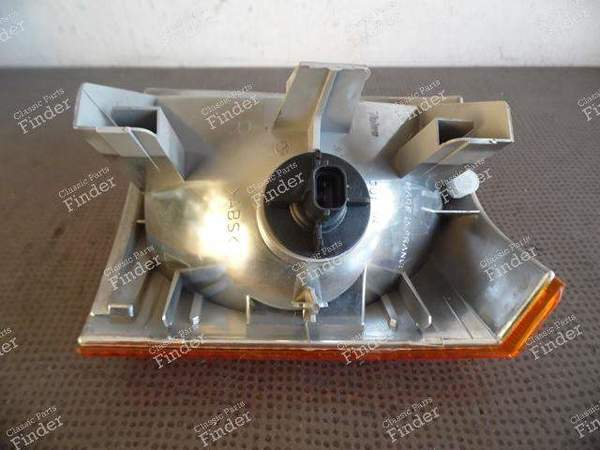 RIGHT FRONT TURN SIGNAL - LAND ROVER Range Rover - Valeo 88203208 Range Rover AMR2690- 8