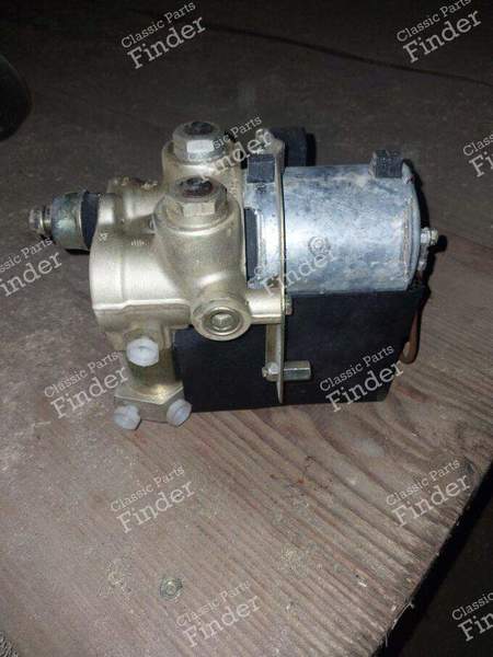 NEW OLD STOCK BMW E30 M3 ABS control block - BMW 3 (E30) - 0265200035- 1