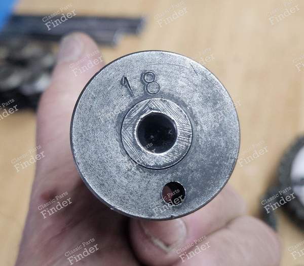 Nockenwelle für R8 Gordini Motor - RENAULT 8 / 10 (R8 / R10) - 1
