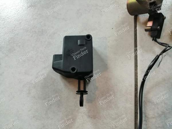 Schließblech des hinteren Kofferraums - CITROËN XM - 5