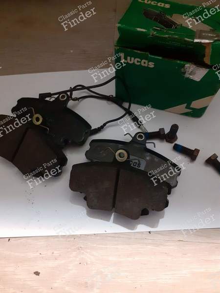 Front brake pads - RENAULT Clio 1 - GDB400- 0