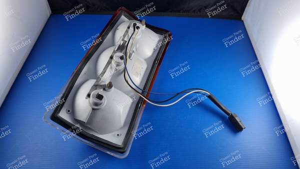 Rücklicht rechts komplett - RENAULT Master - 2076D- 2