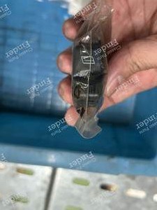 INTERRUPTEUR DE LÈVE-VITRE SUR LA CONSOLE CENTRALE - MERCEDES BENZ E (W124) - A1248200510- thumb-1