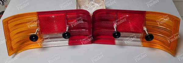 PAIRE CABOCHONS FEUX ARRIERE ORIGINE W114/115 2E SERIE - MERCEDES BENZ /8 (W114 / W115) - A1148200964 (L) / A1148201064 (R)- 1