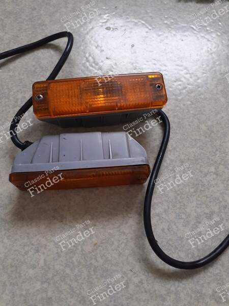 Left and right front turn signals - VOLKSWAGEN (VW) Golf I / Rabbit / Caddy / Jetta - 171953049- 2
