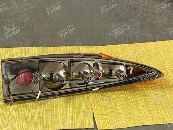 2 Complete rear lights - station wagon version - PEUGEOT 404 - 615- 5