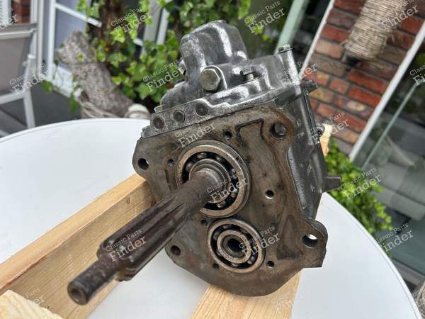 Original 4-speed manual gearbox - MERCEDES BENZ W108 / W109 - 1112610501- 4