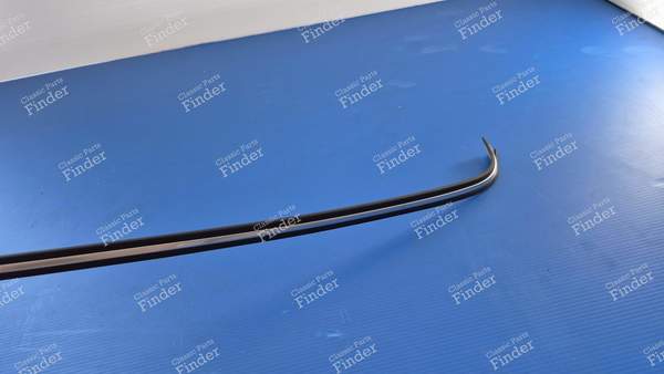 Untere Heckscheibenleiste an der Heckklappe - Kombiversion - PEUGEOT 405 / Pars / Khazar - 8746.54- 2