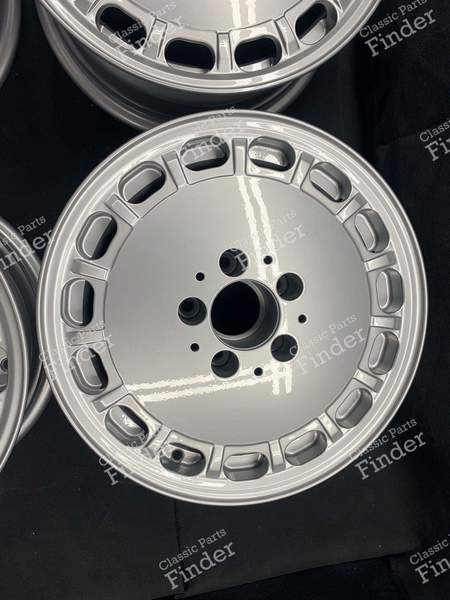 Original 'Gullideckel' Alloy Wheels 7Jx15 ET25 - MERCEDES BENZ S (W126) - 1264003002- 3