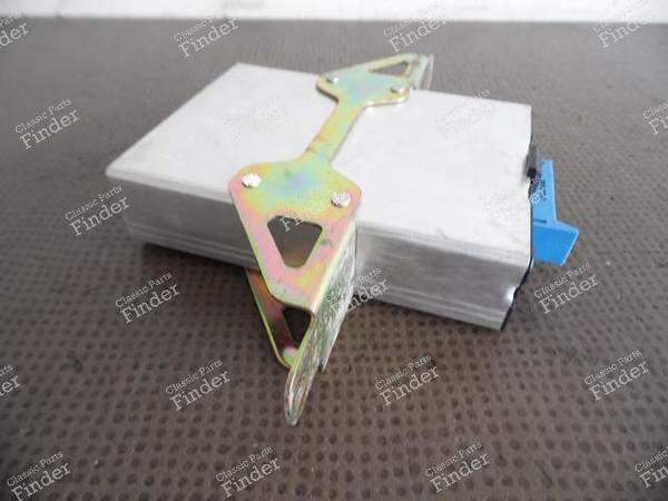 MODULE DE COMMANDE REGULATEUR DE VITESSE 1388043 BMW E32 & E34 - BMW 7 (E32) - BMW 1388043 ou 65711388043- 6
