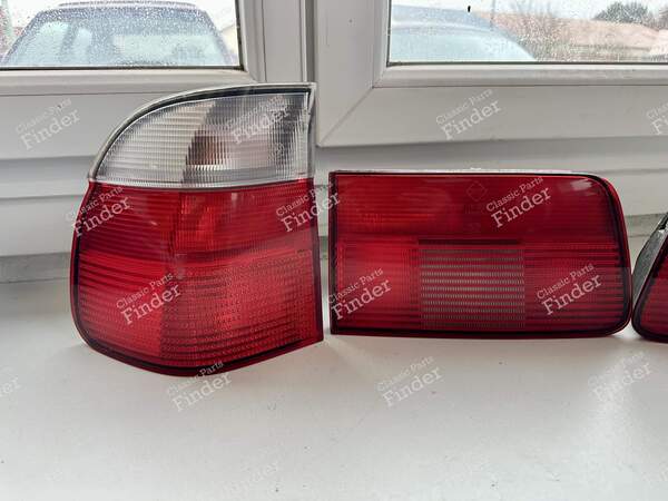 Ensemble de feux arrière version Touring - BMW 5 (E39) - 63216902531 / 63216900217 (L) - 63216900218 / 63216902532 (R)- 1