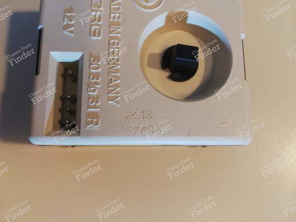 On-board clock - BMW 5 (E28) - 2/84/09 / 1367683- 3