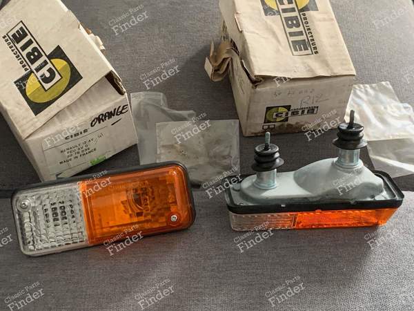 Two-tone turn signals / pilot lights - RENAULT 12 / Virage (R12) - 3076- 2