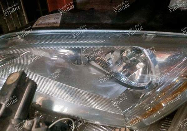 Optiques avant droite et gauche - FORD Focus II - 1480979 (D) / 1480990 (G) / 4M51 13029- 1