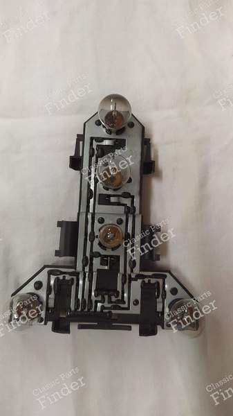 Feu arrière gauche complet avec porte-ampoules - VOLKSWAGEN (VW) Golf IV / Bora / Jetta - OEM: VW 1J6945- 4