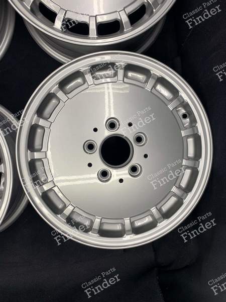 Original 'Gullideckel' Alloy Wheels 6Jx15 ET49 - MERCEDES BENZ 190 (W201) - 2014001502- 4
