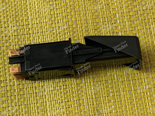 Interrupteur "Warning" - RENAULT 5 (Supercinq) / Express / Rapid (R5) - 7700766424- 1