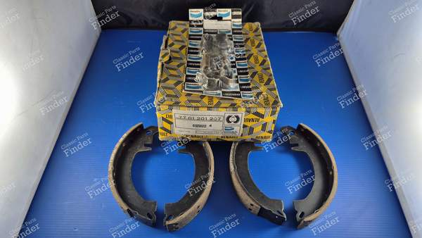 Satz von 4 Bremsbacken für vordere Trommelbremsen - 180 x 30 MM - RENAULT 4 / 3 / F (R4) - 7701201207- 0