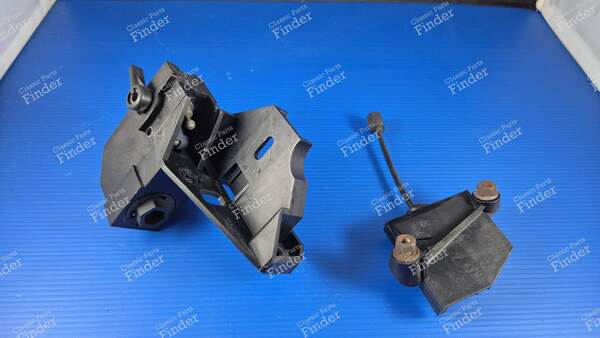 Montagesatz und Einstellvorrichtungen für den linken Scheinwerfer - PEUGEOT 205 - 069598 / 6223.15- 0