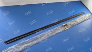 Baguette de protection d'aile arrière droite - version break pour PEUGEOT 305