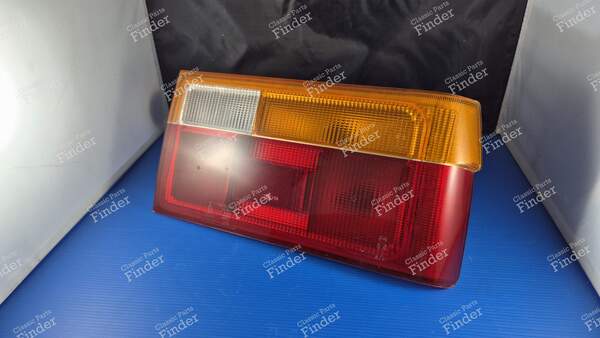 Feu arrière droit - R9 phase 1 - RENAULT 9 / Alliance / Broadway / 11 / Encore (R9 / R11) - 17409- 1