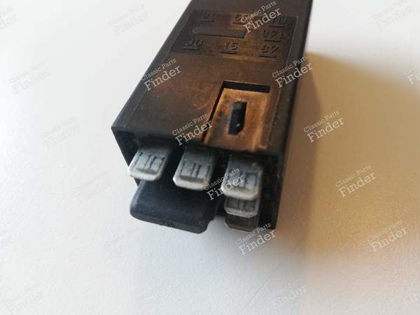 Kraftstoffpumpenrelais - BMW 3 (E30) - OEM BMW: 1286727 - Ref. Siemens: Siemens 5WK2221- 1