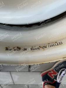 Land Rover Defender 5 wheels - LAND ROVER Land Rover / Defender - thumb-1