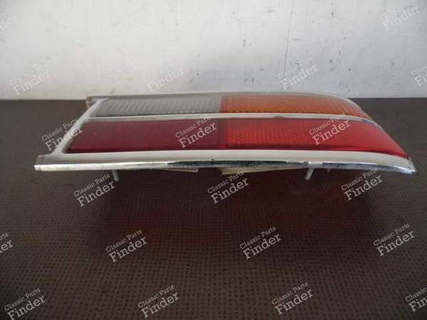 CABOCHON RIGHT TAIL LIGHT BMW 2000 "NEUE KLASSE - BMW 1500 / 1600 / 1800 / 2000 (Neue Klasse) - 3