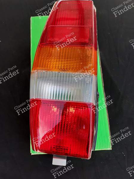 Feu arrière gauche - Version break - PEUGEOT 305 - 083531- 0