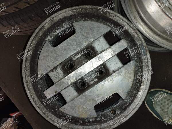 Set of 4 "half-moon" alloy wheels - RENAULT 18 (R18) - 3