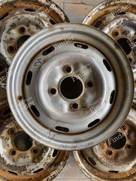 Original set of 5 pieces. Steel wheels for VW Super Beetle (produced after 1968) - VOLKSWAGEN (VW) Käfer / Beetle / Coccinelle / Escarabajo - 1