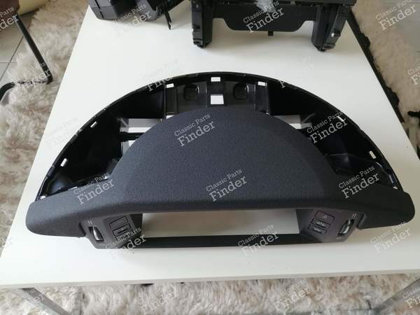 Verkleidung um den zentralen Bildschirm GPS etc. - CITROËN C6 - 0