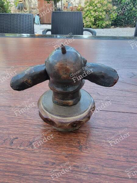 Radiator cap with a satirical design - AMILCAR CC - 1