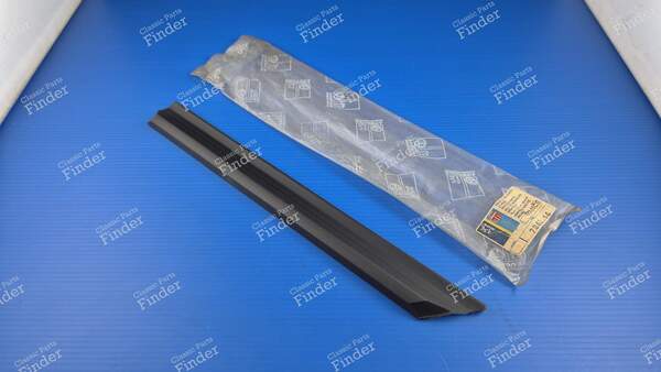Right Front Fender Trim Strip - Phase 1 - PEUGEOT 305 - 786216- 0