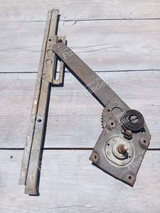 Manual Window Regulator Rear Right - MERCEDES BENZ /8 (W114 / W115)