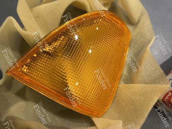 Right front turn signal lamp - AUDI 100 / 200 / 5000 (C2) - 431953050- 0