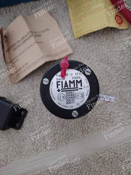 Fiamm Series 2000 Electropneumatic Horns (DGM 5857 KA) w/ Box & Compressor - FERRARI 308 / 208 / 328 - 6