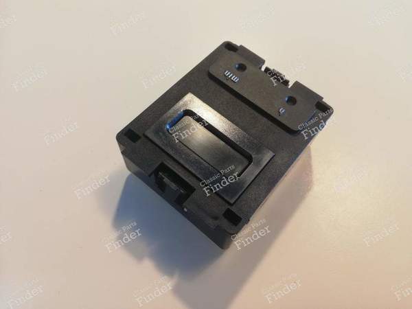 On-board clock - BMW 5 (E28) - 2/84/09 / 1367683- 1