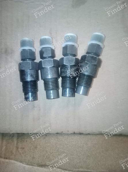 Jeu de 4 injecteurs Kugelfischer - PEUGEOT 504 Coupé / Cabriolet - DLO20D- 0