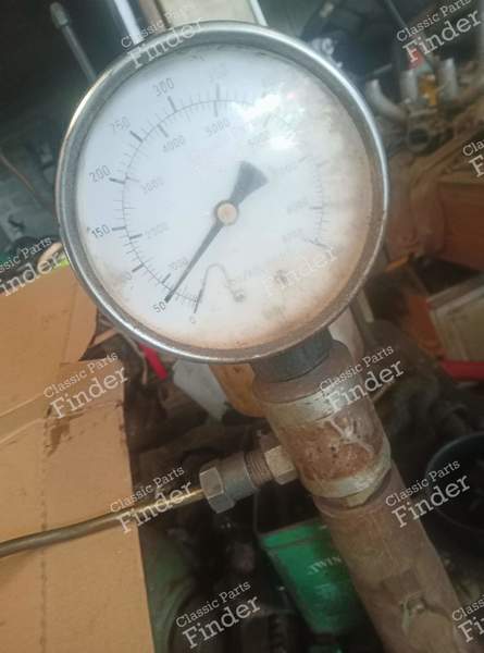 Jeu de 4 injecteurs Kugelfischer - PEUGEOT 504 Coupé / Cabriolet - DLO20D- 4