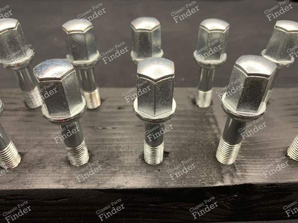 Original Radschrauben für 'Gullideckel' Räder decken Felgen W201 & W124 ab - MERCEDES BENZ E (W124) - 0