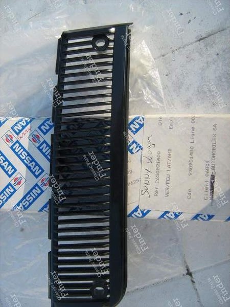 Tail lamp trim, right station wagon version - DATSUN Sunny (B11) - 2650821A00