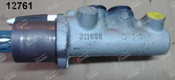 Master cylinder - SIMCA-CHRYSLER-TALBOT Horizon - F E G	12761	MC2	x	1	45€ Maitre cylindre tendem 3 sorties Talbot Horizon D de 7/82 à 1/83, diametre piston 20,6mm. Piece neuve dans sa boite d'origine.- 0