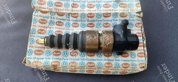 Clutch slave cylinder - AUDI 100 / 200 / 5000 (C2) - 857721261 / 431721261 / 443721261- 0